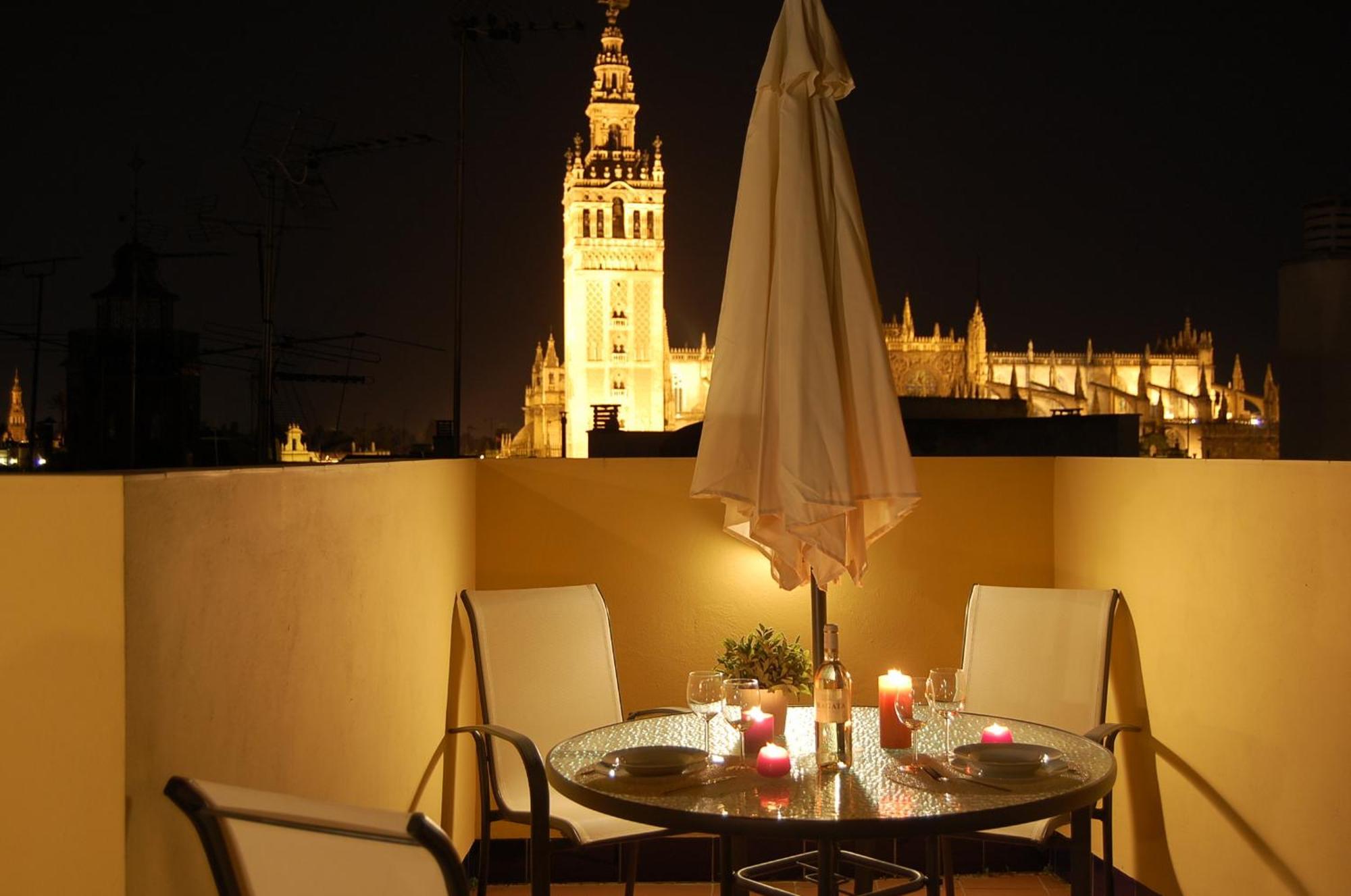 Green-Apartments Giralda Views Seville Exterior photo